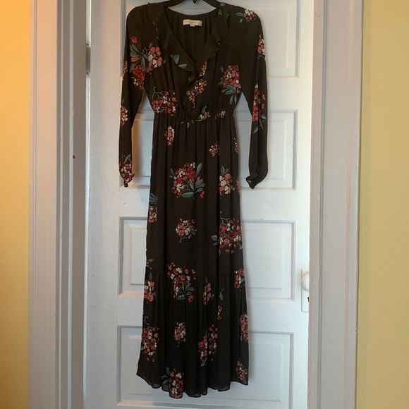 LOFT Dresses & Skirts - Loft charcoal grey floral chiffon maxi, lined, v neck, elastic waist,cuffs szXSP
